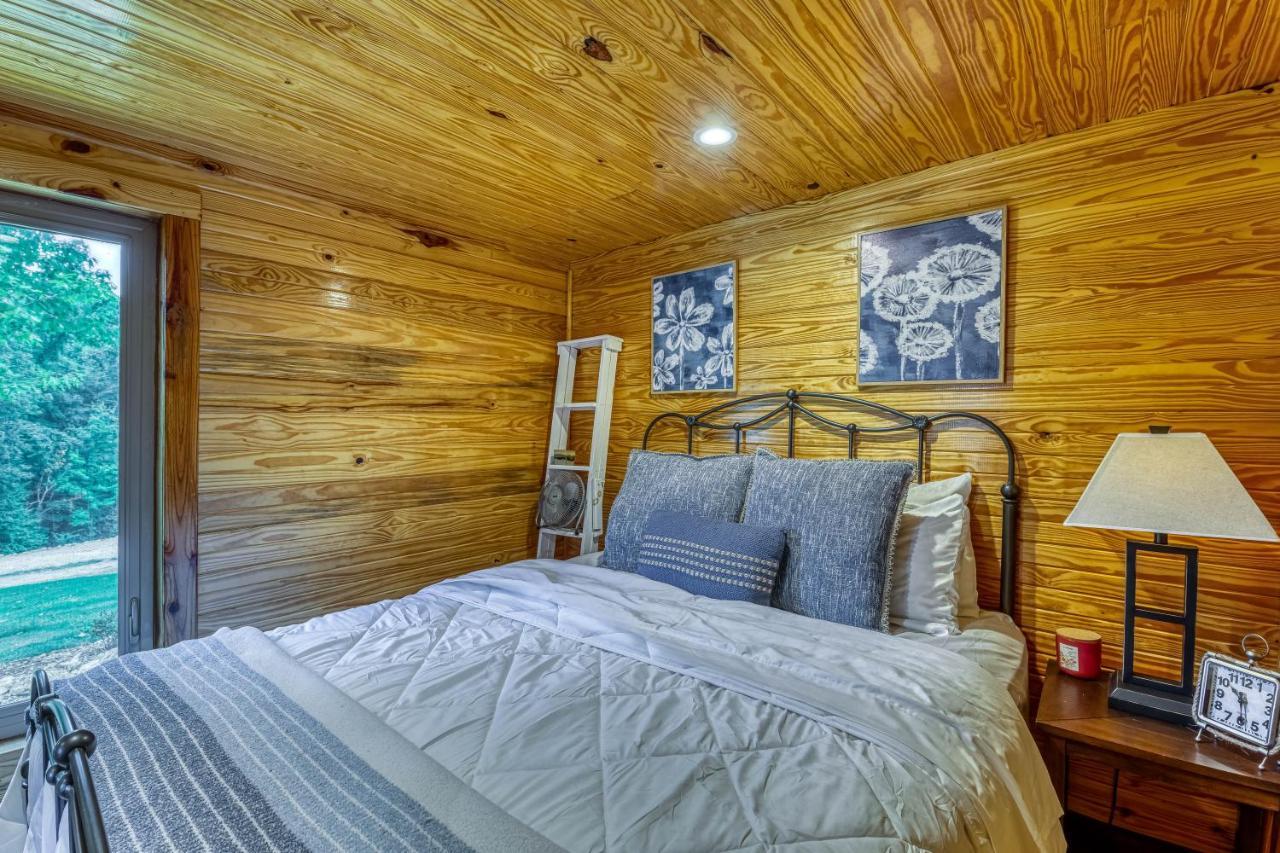 The Gemini-A Dreamy, Waterfront Tiny Cabin Rogersville 外观 照片