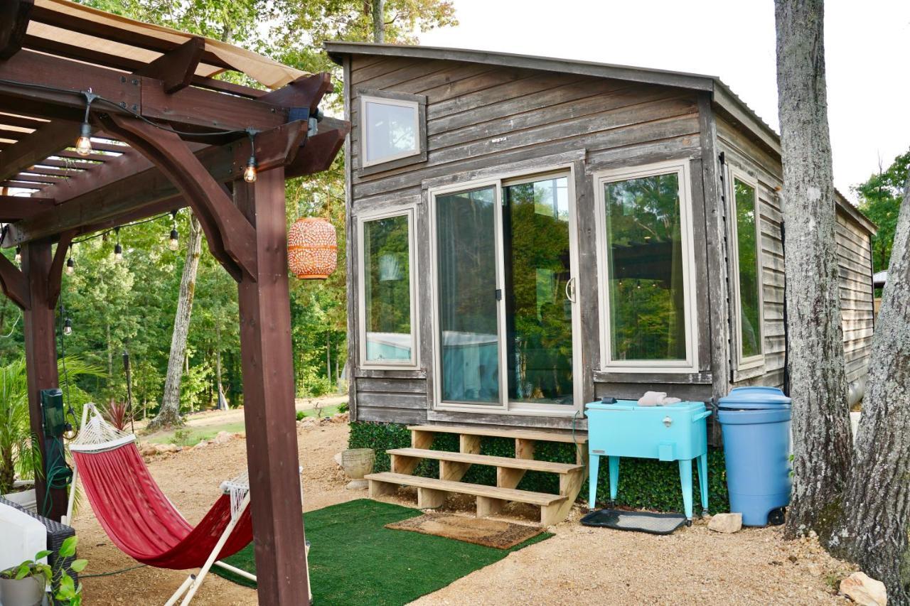 The Gemini-A Dreamy, Waterfront Tiny Cabin Rogersville 外观 照片